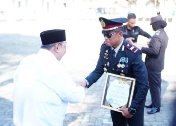 Sukses Ungkap Peredaran Miras, Dua Polsek Terima Penghargaan Wali Kota Adhan