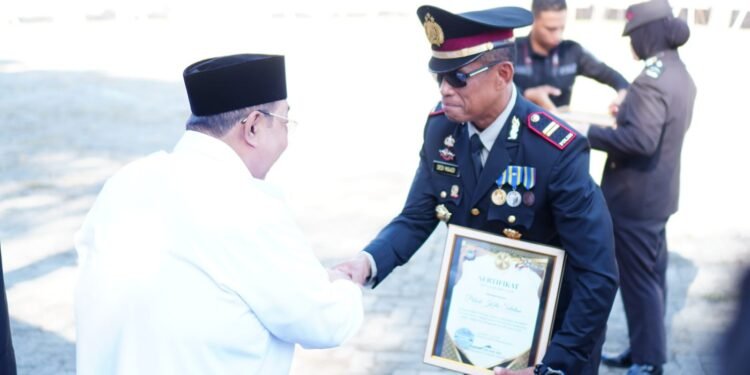 Sukses Ungkap Peredaran Miras, Dua Polsek Terima Penghargaan Wali Kota Adhan