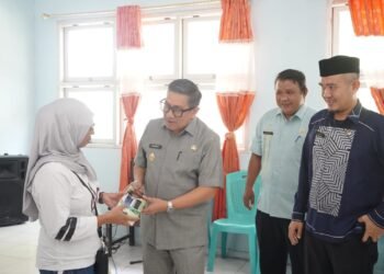 Serahkan Bantuan UMKM, Wawali Indra Ajak Pelaku Usaha Perkuat Produksi dan Modal