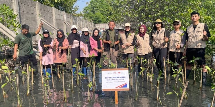 KAI Logistik Lanjutkan Komitmen Keberlanjutan melalui Penanaman 270 Bibit Mangrove KAI Logistik Lanjutkan Komitmen Keberlanjutan melalui Penanaman 270 Bibit Mangrove
