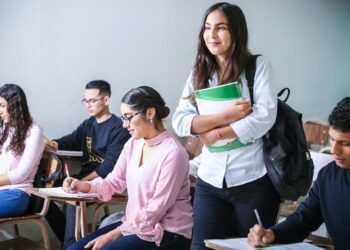 Bahasa Inggris di Kampus: Mitos atau Realita?