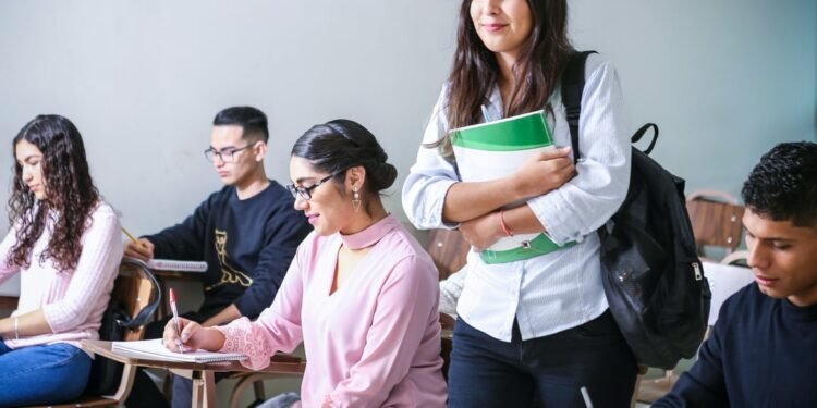 Bahasa Inggris di Kampus: Mitos atau Realita?