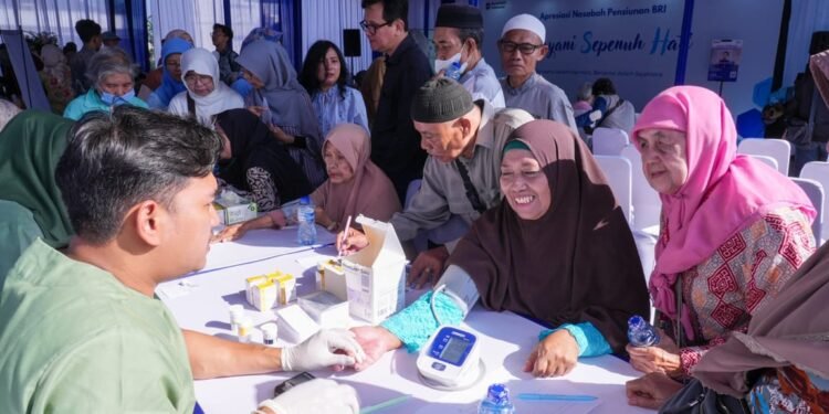 BRI BO Otista dan BRIMedika Gelar Pemeriksaan Kesehatan Gratis dalam Program CX 100 untuk Nasabah Pensiunan