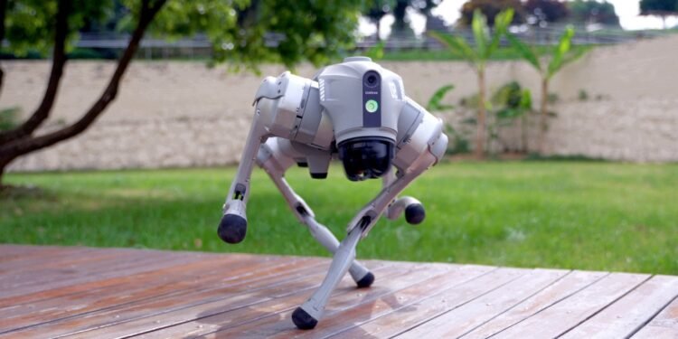 Robot Unitree Go2 untuk Edutainment dan Interaksi Publik