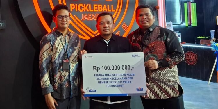 BRI Insurance Serahkan Santunan Klaim Personal Accident Senilai Rp100 Juta kepada Ahli Waris Nasabah