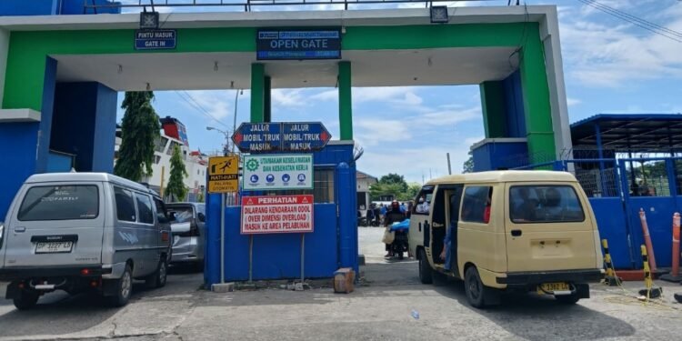 Sistem Pembayaran Nontunai di Pintu Masuk Pelabuhan Parepare Dapat Respons Positif Sistem Pembayaran Nontunai di Pintu Masuk Pelabuhan Parepare Dapat Respons Positif