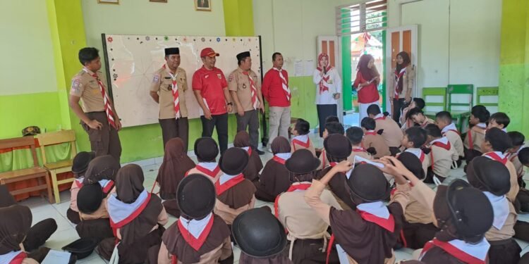 Camat Kota Tengah Sambangi Perkemahan Pramuka, Titip Pesan Kurangi Bermain Gawai