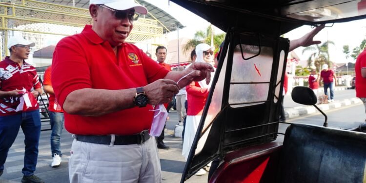 Wali Kota Adhan Pimpin Aksi Kebangsaan. Simpang Kantor Pos Bak Lautan Merah Putih