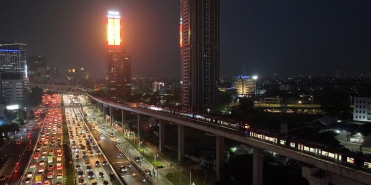 LRT Jabodebek Perpanjang Layanan hingga Tengah Malam pada 17 Agustus