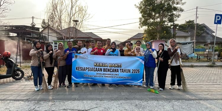 Hadapi Kemarau Panjang dan Ancaman Karhutla, Dinsos dan Aparat Kelurahan Liluwo Gelar Kerja Bakti