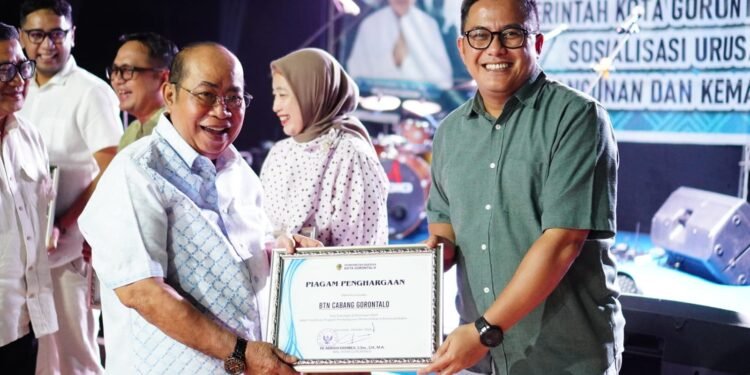 Sukses Sapa 50 Kelurahan, Wali Kota Adhan Beri Penghargaan Kepada Narasumber Lintas Sektor